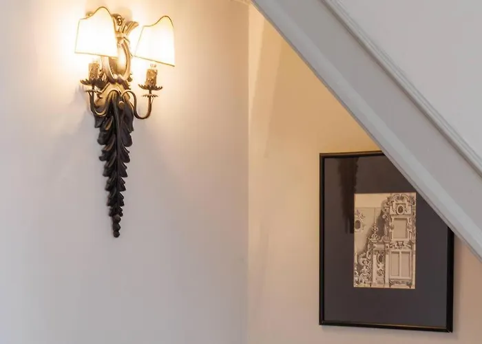 Townhouse - Comfort And Style In The Historic Heart Of セイア